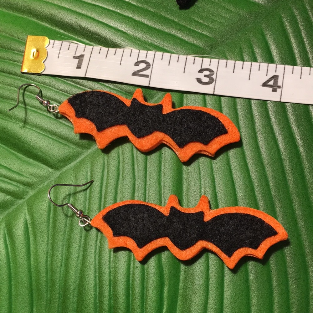 5/$25 🦇 Halloween lightweight earrings - Picture 2 of 2